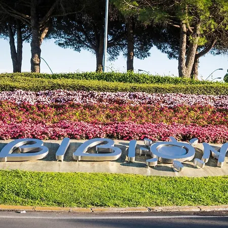 Relax And Fun By The Pool - Beahost Apartmán *
