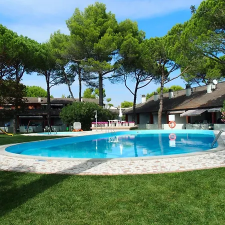 Relax And Fun By The Pool - Beahost Apartment Bibione